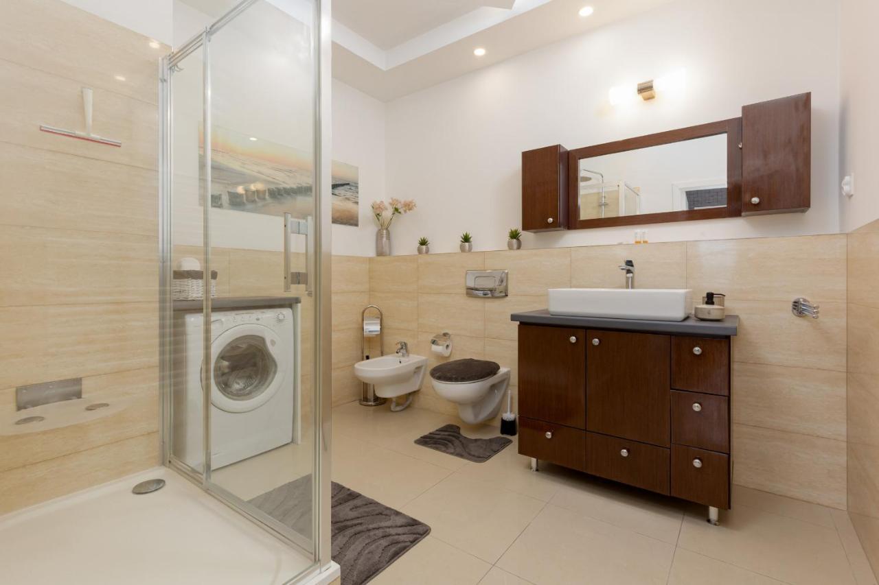 Park Arkadia Apartment With Parking Mokotow By Noclegi Renters Варшава Екстериор снимка